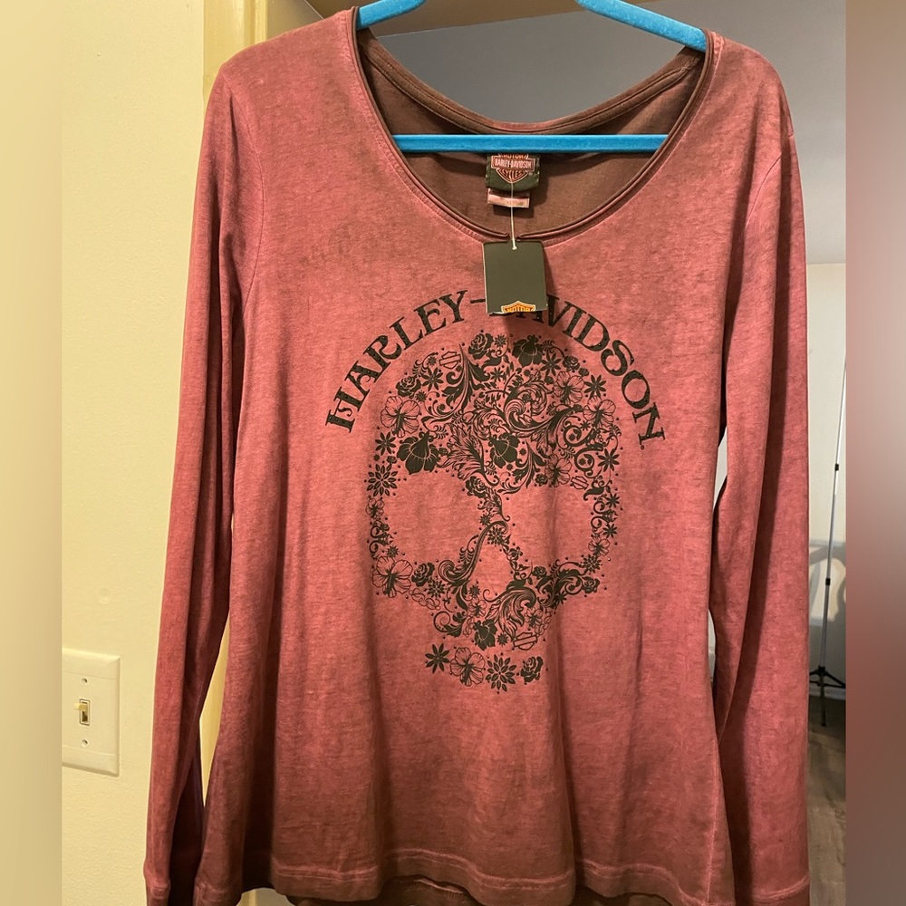 Women’s Harley Davidson T-Shirt Long Sleeve Burgundy colored.